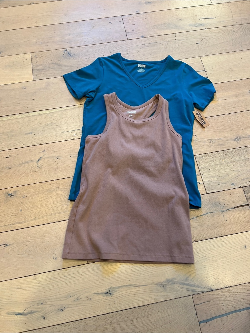 Duluth trading company Tank & V-Neck Tee Set - Brown no-yank Tank, Teal  Tee, L